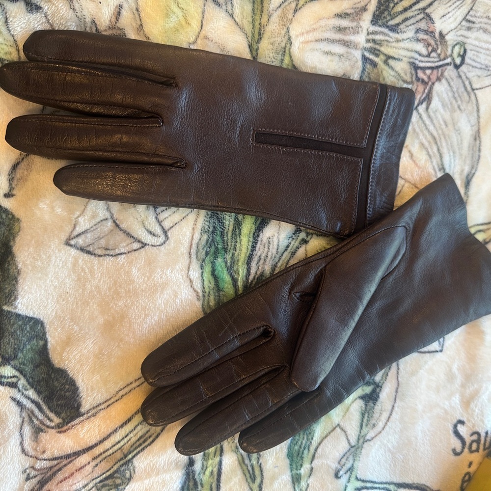 Beautiful Ann Taylor Brown Leather Gloves with silk lining